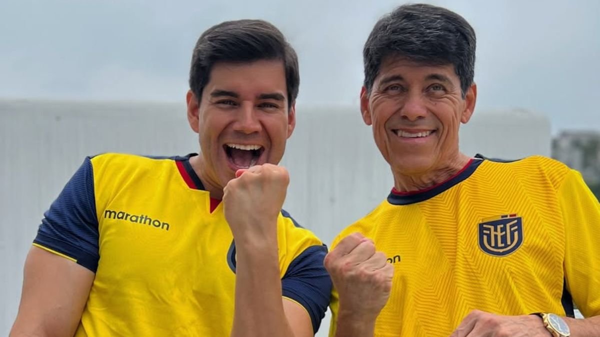 Isaac Delgado junto a su padre Carlos.