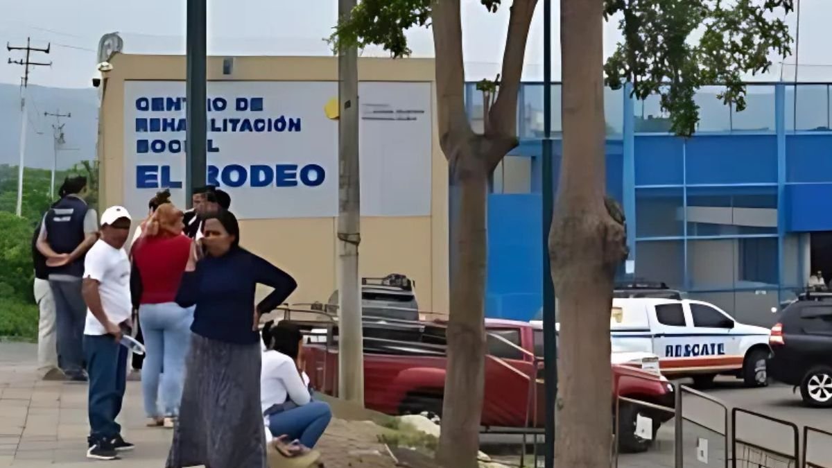 La cárcel El Rodeo está ubicada en Portoviejo, Manabí.
