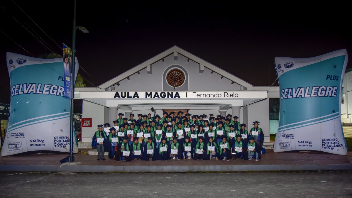 La empresa impulsa un futuro más seguro y sostenible para Ecuador mediante la educación y el empoderamiento de obreros y profesionales.