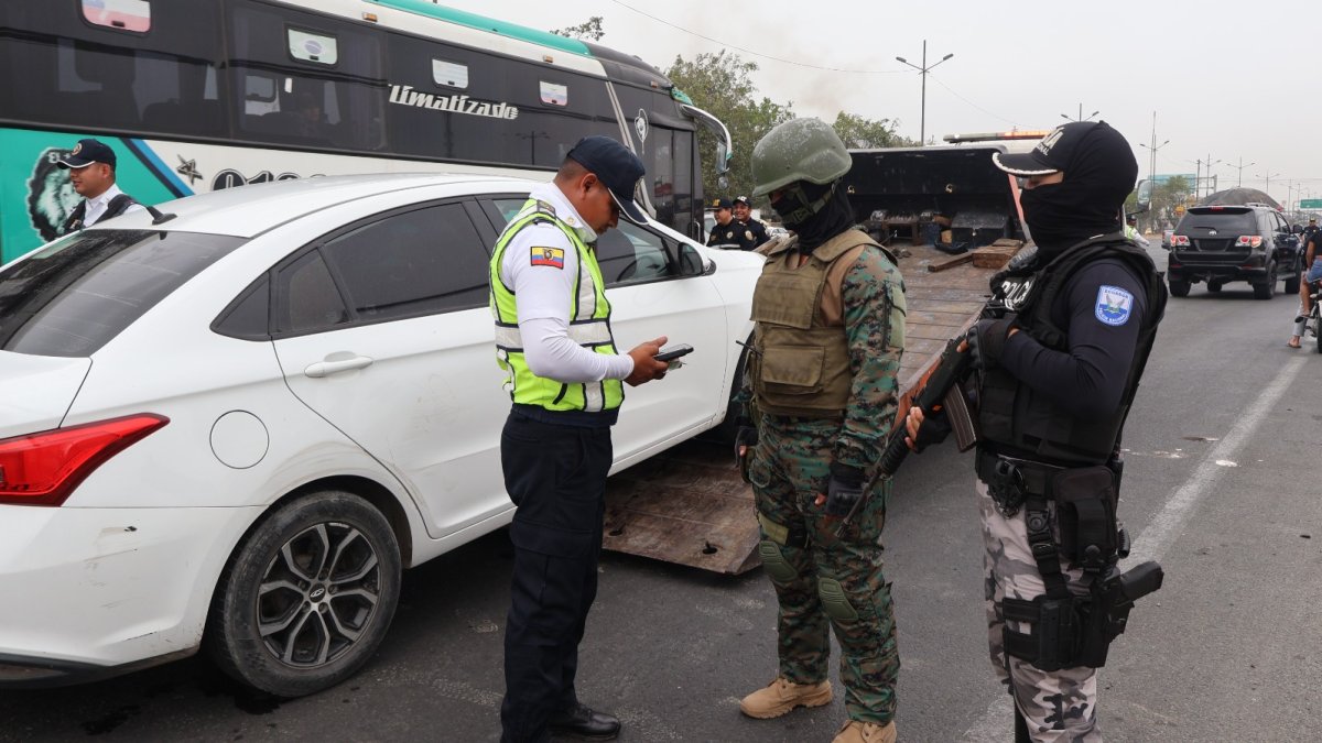 La CTE, en coordinación con las Fuerzas Armadas, la Policía y la Gobernación del Guayas, participará en operativos de seguridad vial, como el control de vehículos sin placas, entre otros.