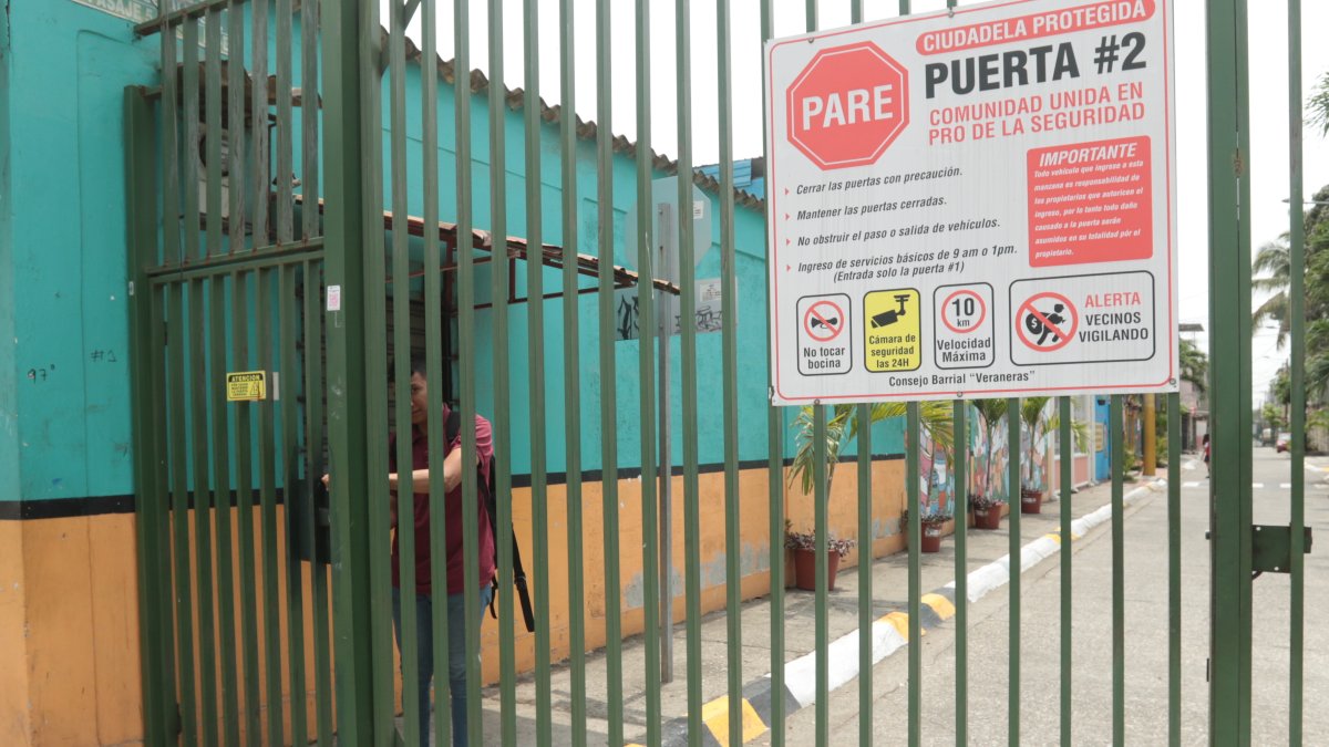 Debido a los constantes secuestros que se han registrado en el Puerto Principal, más ciudadelas optan por instalar cercado.