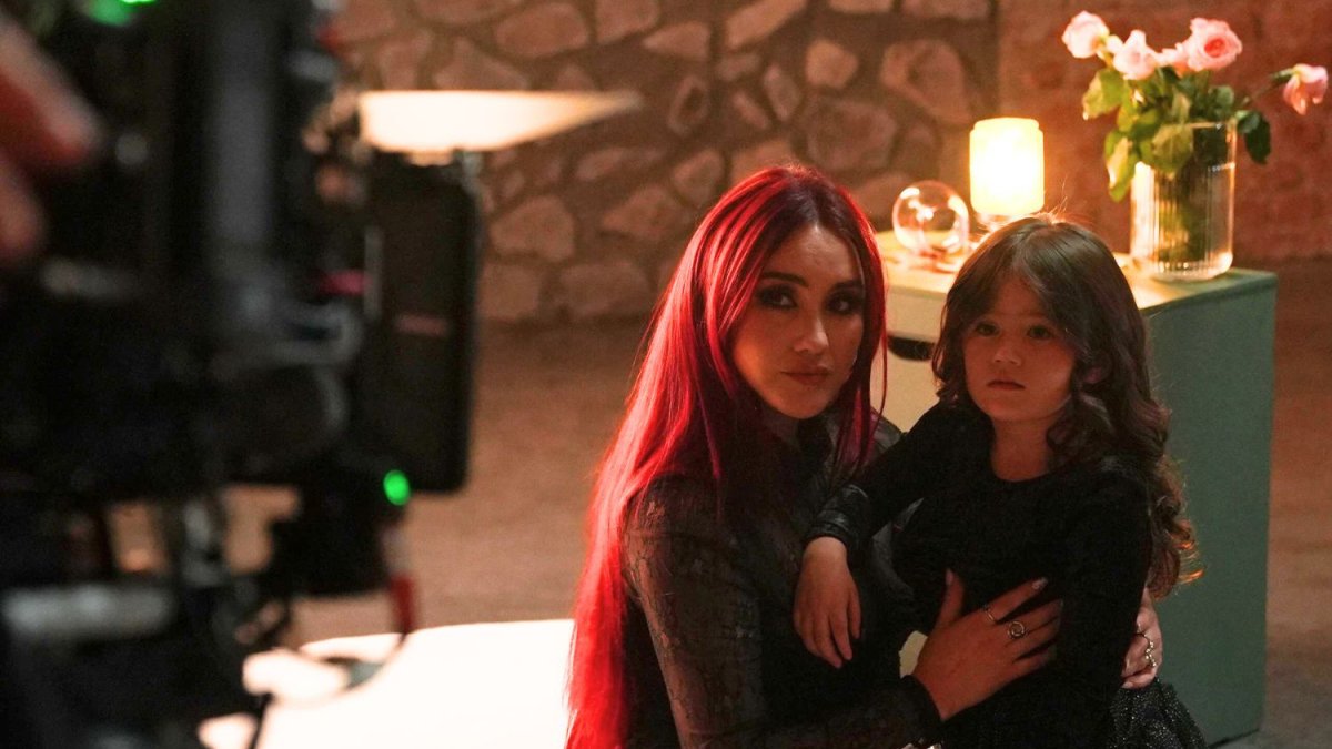 Dulce María graba una escena con su hija María Paula. Paco Álvarez la dirigió.