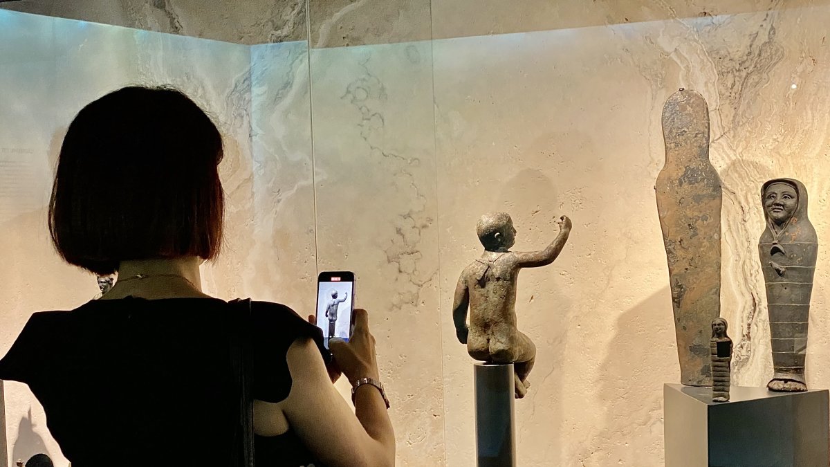 La exposición que muestra por primera vez al público las estatuas de bronce encontradas en 2022