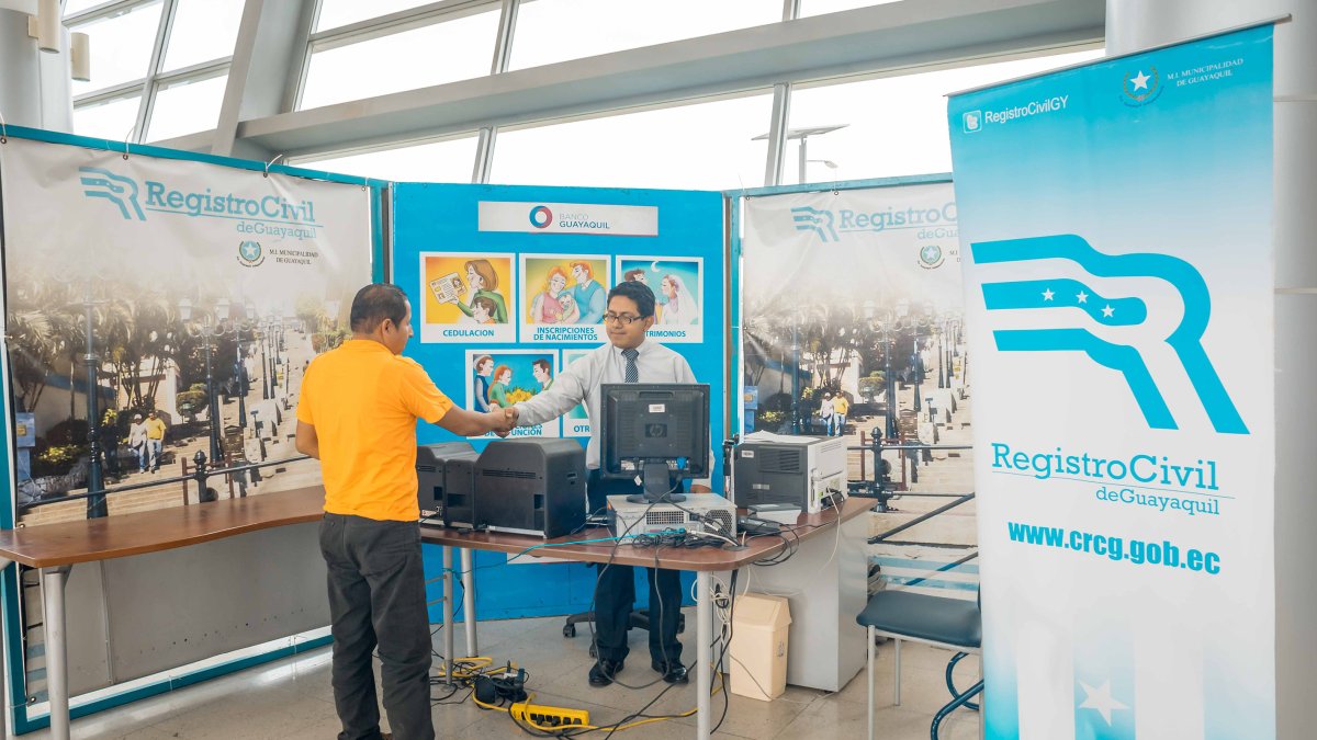 Una agencia del Registro Civil en la Terminal Terrestre. 