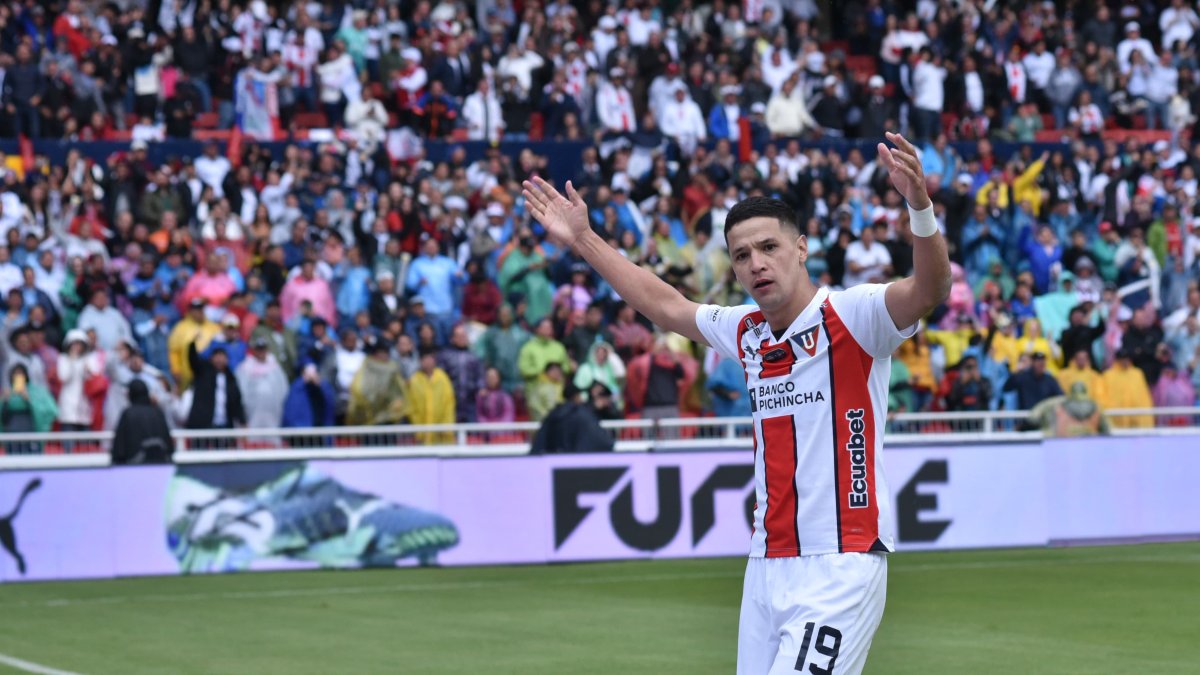 Álex Arce abre el marcador para Liga de Quito en la final ante Independiente del Valle