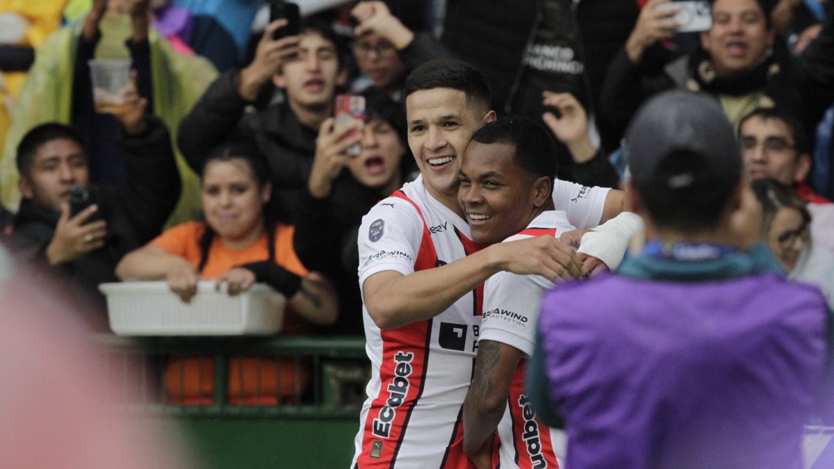 Álex Arce fue una de las figuras representativas del partido.