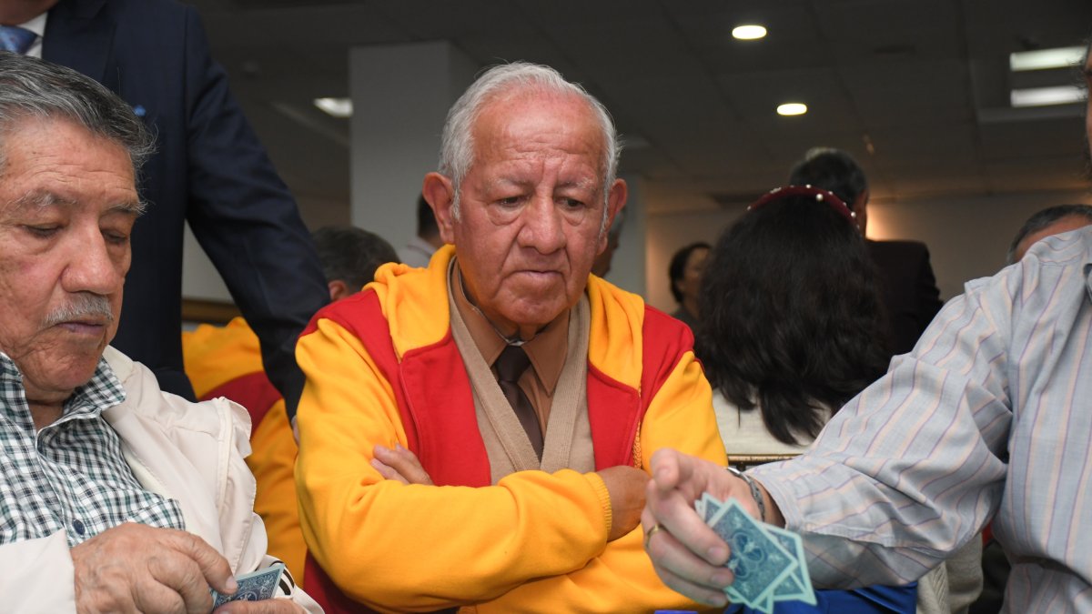 El quiteño de 71 años es abogado litigante y conoció la práctica del 40 en el barrio de San Roque (centro) y empezó a ser juez desde el Mundial de 1987.