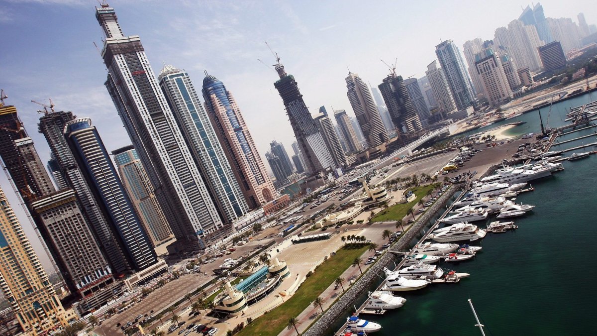 Turismo. Vista panorámica de los hoteles de lujo, rascacielos y el Dubai International Marine Club (DIMC) en Dubai (Emiratos Árabes Unidos)