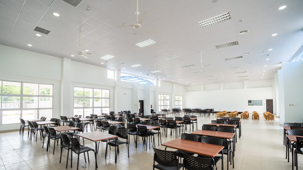 La UNE señala que Ecuador tiene un déficit de 64 mil profesores.