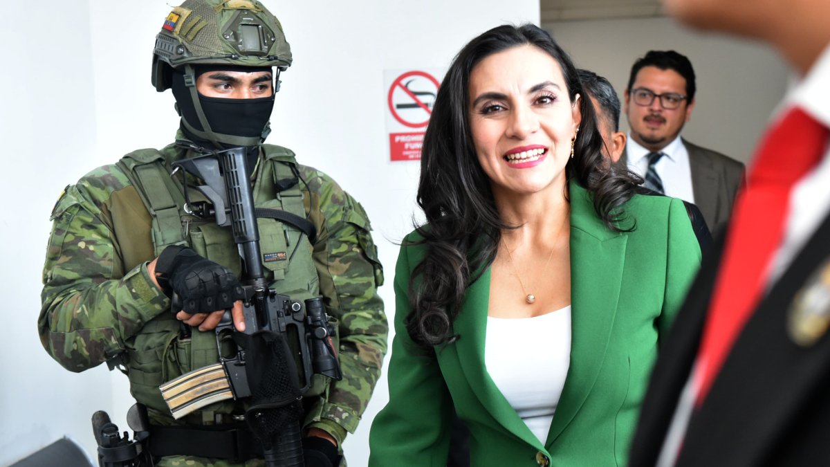 La vicepresidenta Verónica Abad durante el receso de la audiencia en el Complejo Judicial habló con los medios de comunicación