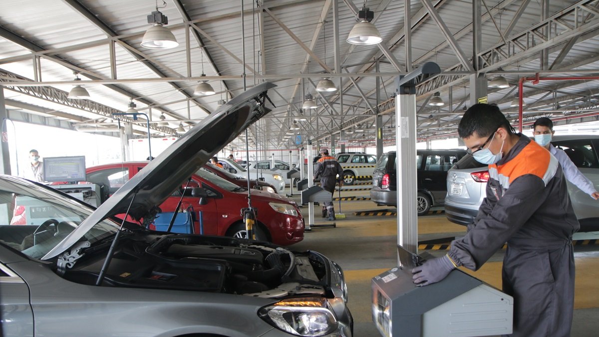 En diciembre pasan por la revisión técnica vehicular los automóviles rezagados.