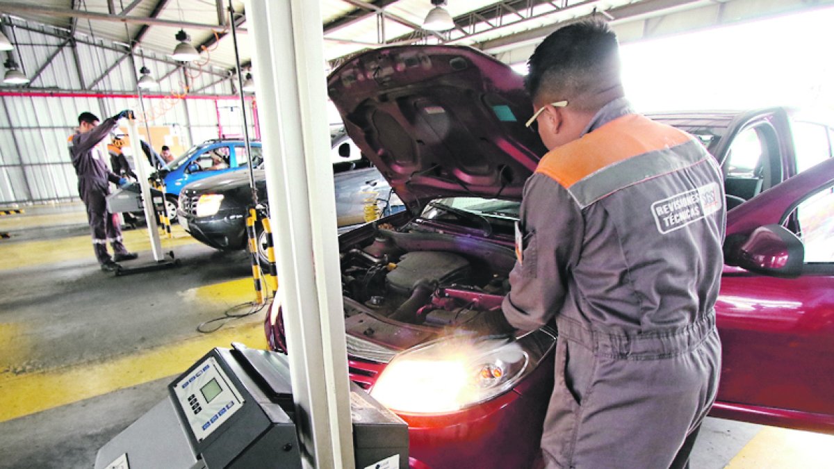 La revisión técnica vehicular a automóviles rezagados se desarrolla durante el mes de diciembre.