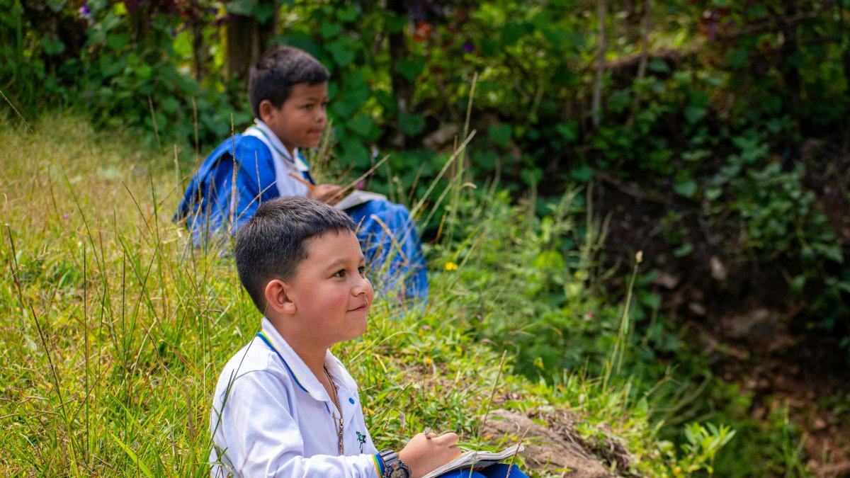 World Vision es una red internacional de ayuda humanitaria dedicada al servicio de la niñez y adolescencia más vulnerable