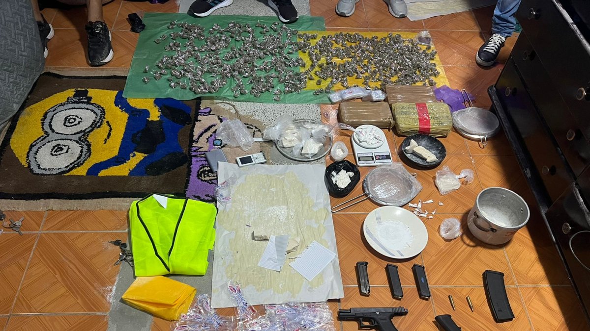 El 'laboratorio' de drogas funcionaba en una vivienda del cantón Durán, en la provincia del Guayas, ubicada junto a un parque infantil.