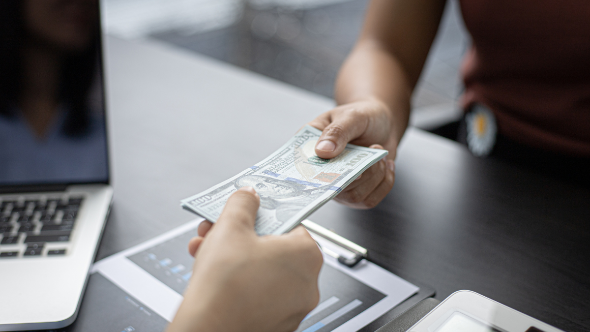 El SRI mantiene un retraso de tres meses en el pago de devoluciones de IVA a adultos mayores.