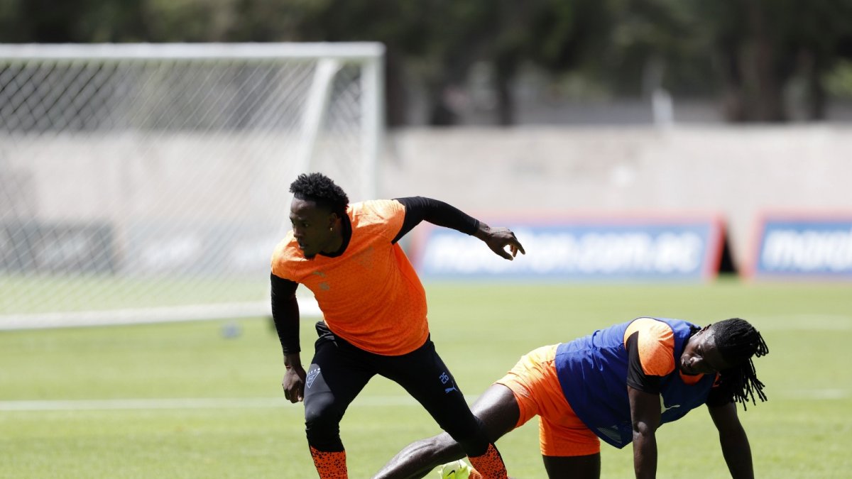 Jhojan Julio (i) fue clave en la victoria 3-0 sobre Independiente del Valle en la final de ida de la LigaPro. El extremo va por su tercera corona del campeonato nacional.