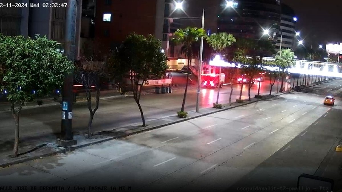 Personal de Bomberos de Guayaquil acudió a atender la emergencia