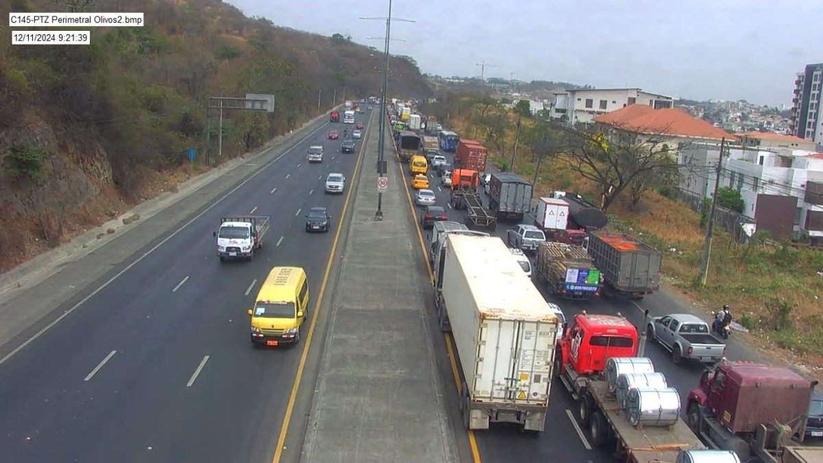 Congestionamiento vehicular se registró en la vía Perimetral, la mañana de este miércoles 11 de diciembre.