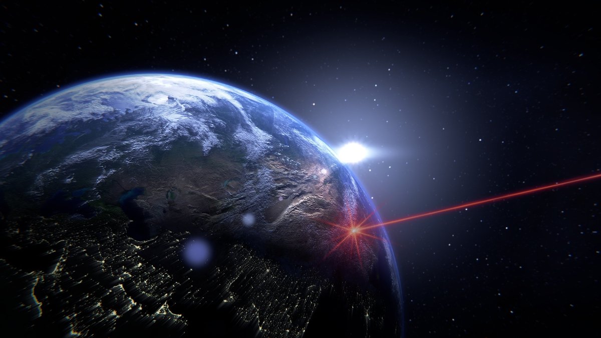 Referencial. La Tierra recibe un mensaje enviado por láser.