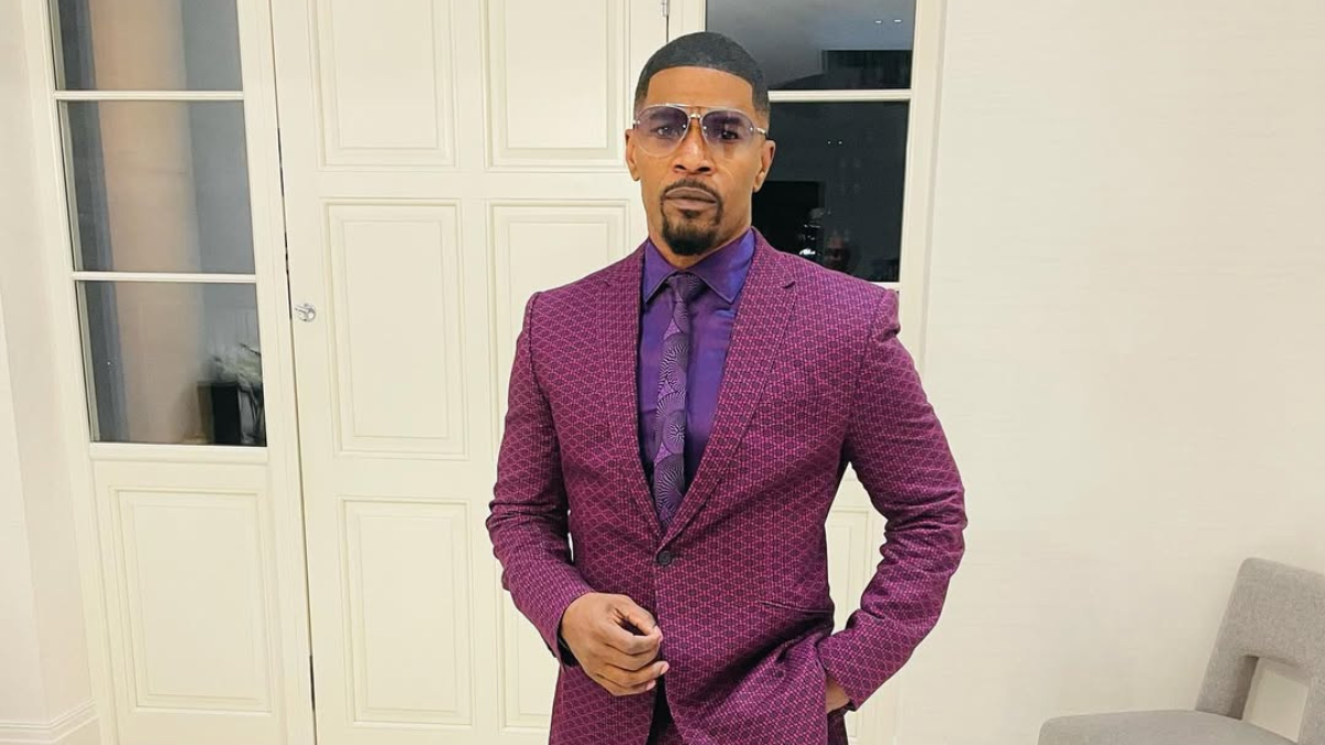 Jamie Foxx es un actor, comediante, cantante y productor estadounidense reconocido por su versatilidad en la industria.