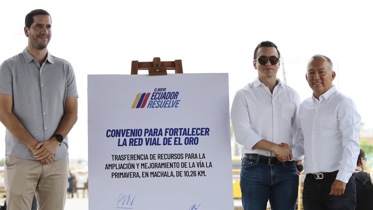 El primer mandatario estuvo acompañado del ministro de Transporte, Roberto Luque.