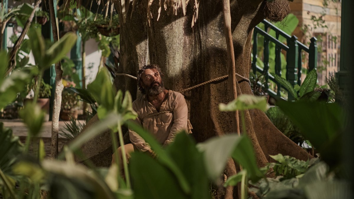 El actor colombiano Diego Vásquez en su interpretación de José Arcadio Buendía.