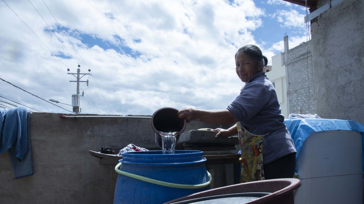 En San Juan de Calderón, las dificultades con el abastecimiento siguen, como indica Margarita Coello, vecina del sector.