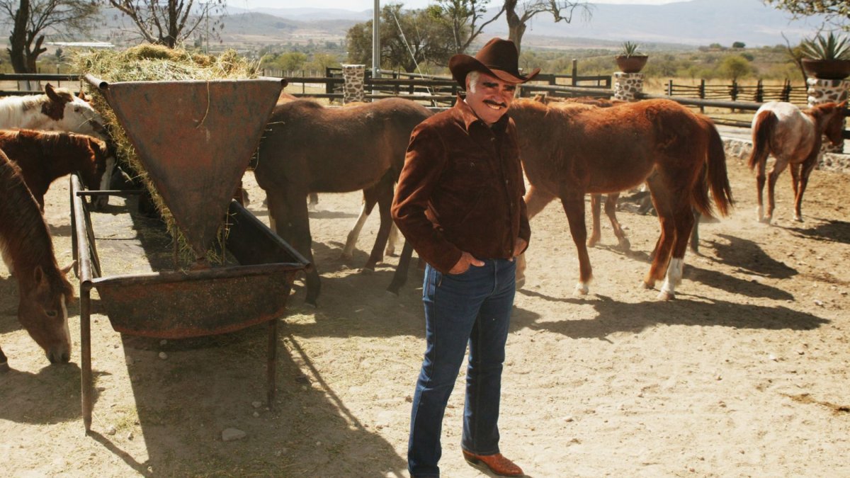 Vicente Fernández, fotos reservadas para sus álbumes póstumos