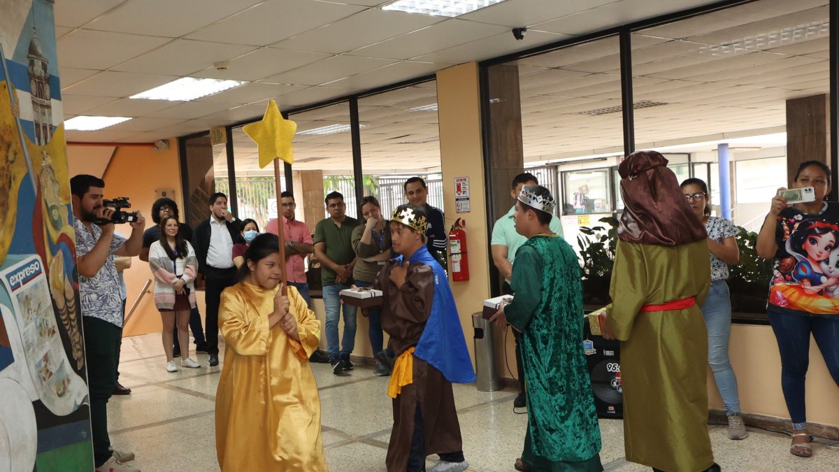 Los niños interpretaron el nacimiento de Jesús