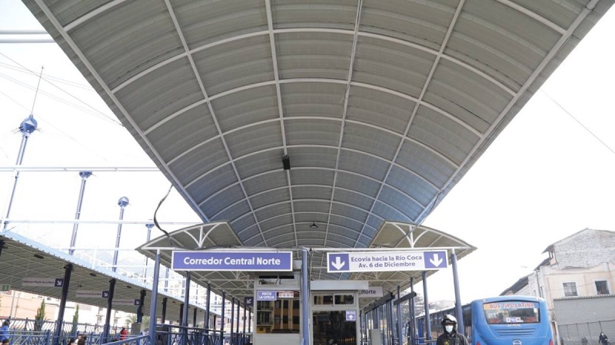 Los trabajos de repavimentación del carril exclusivo de la Ecovía llegan a la Estación Marín Central