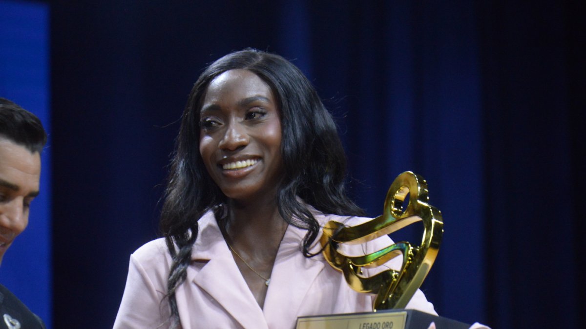 Kiara Rodríguez se llevó el Legado de Oro en La Noche del Legado de Fedeguayas