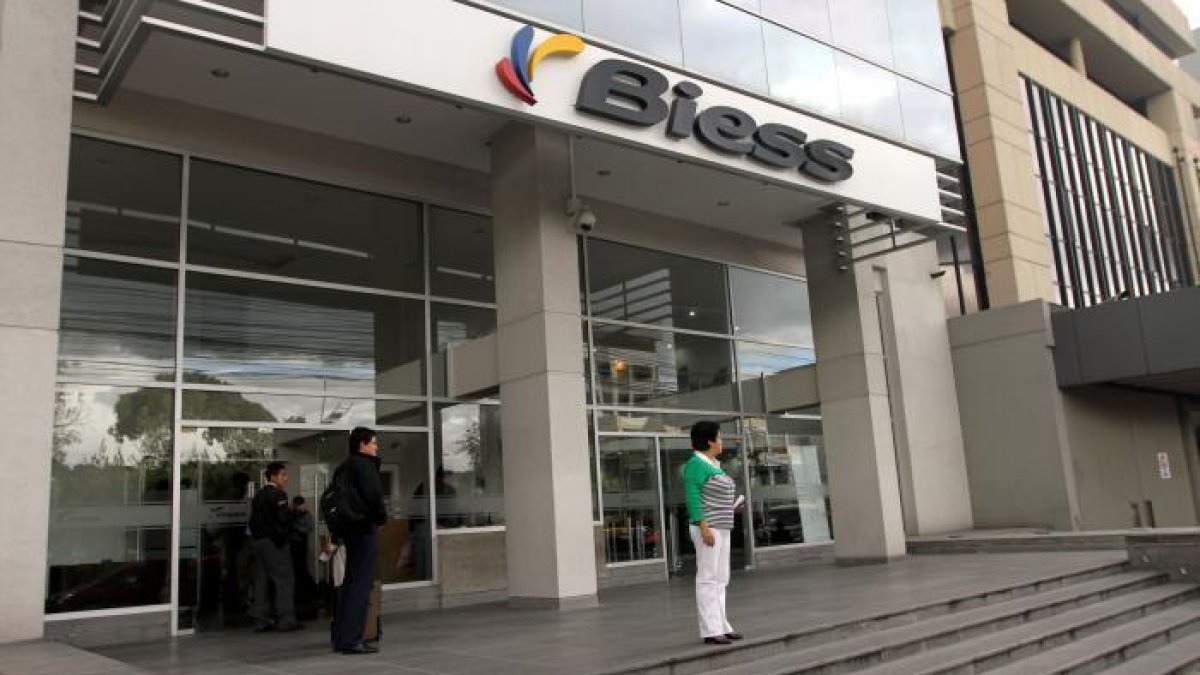 El BIESS entrega préstamos a través de una solicitud en línea.