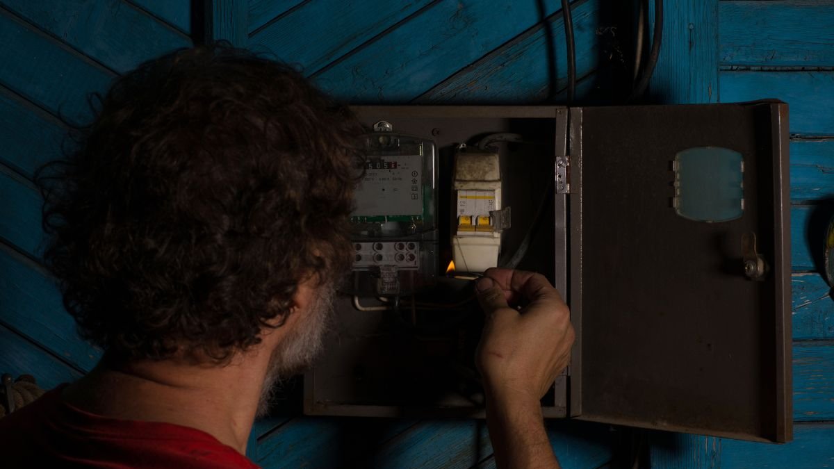 Referencial. En Durán, hay cortes de luz de tres horas diarias.