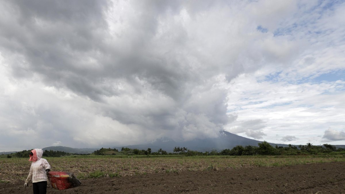 El volcán filipino Kanlaon durante una reciente erupción.