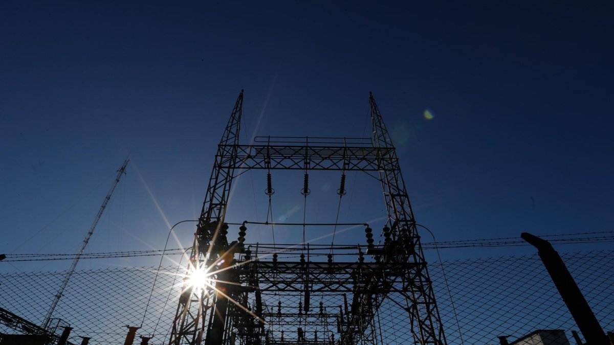 Argentina busca privatizar la empresa de transmisión de energía eléctrica más importante.