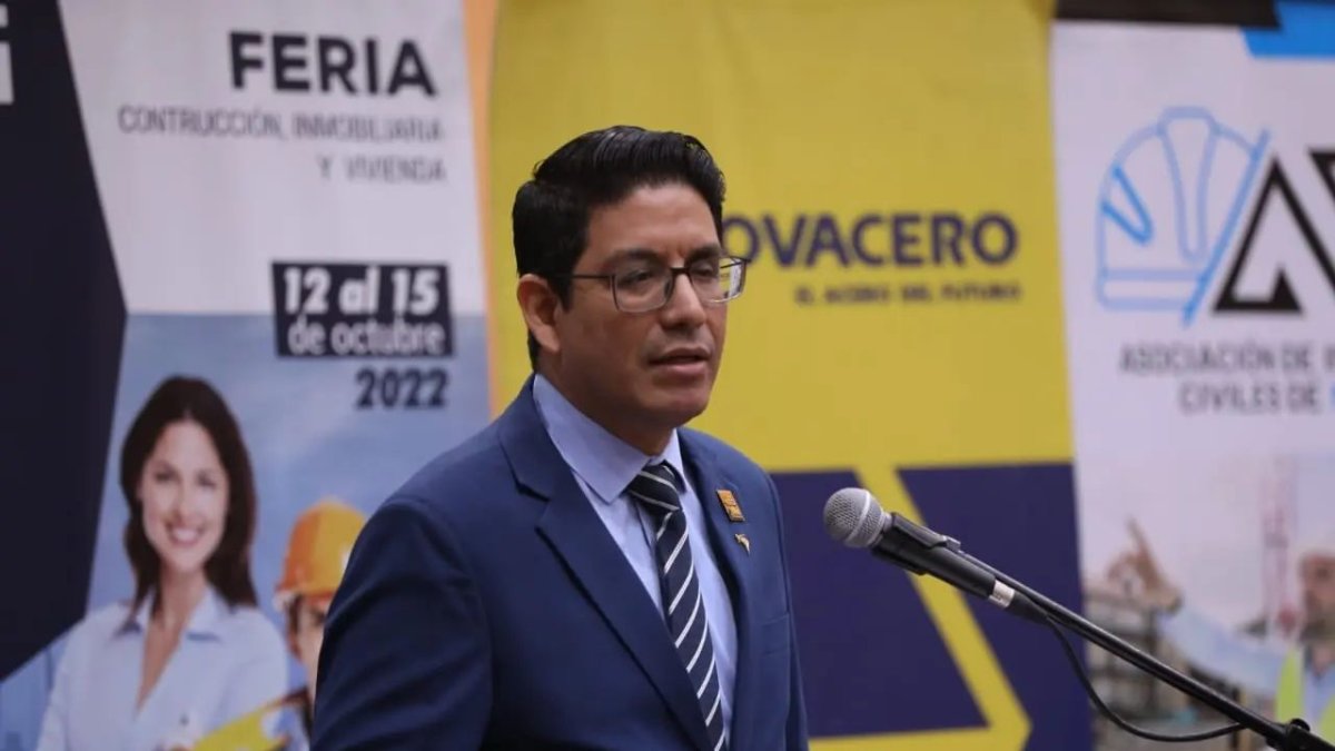Josué Briones es ingeniero civil y ahora gobernador de Manabí.