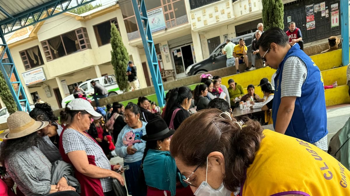 Diferentes clubes de Leones se unen para realizar campañas médicas.