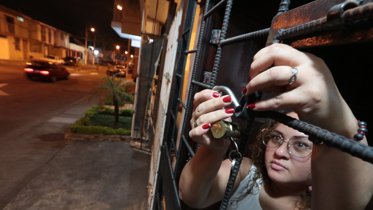 Los ciudadanos colocan a diario todo tipo de seguridad a sus viviendas y entornos, pese a ellos la inseguridad prevalece.