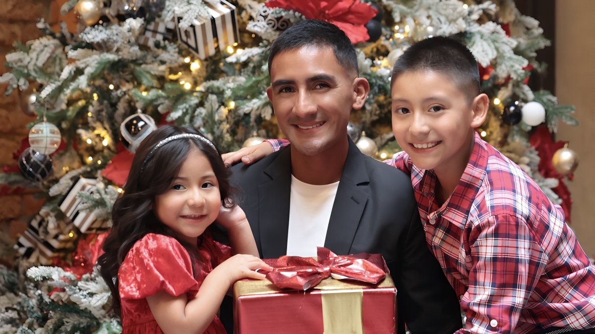 Junto a sus hijos Nico y Montse, quienes son el motor que impulsa sus pasos hacia la gloria.