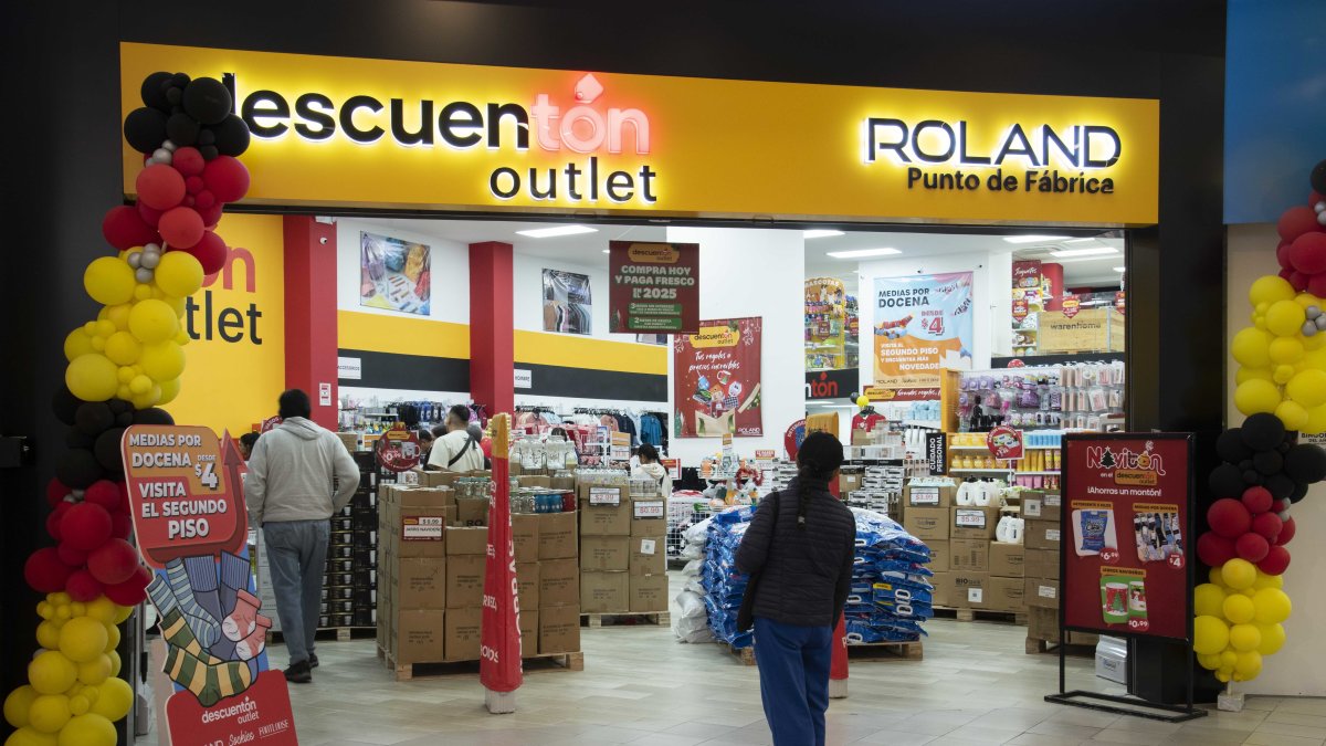 Cadenas de ropa, locales y extranjeras, se han unido a la tendencia de abrir un local para comercializar saldos o descuentos en el país.