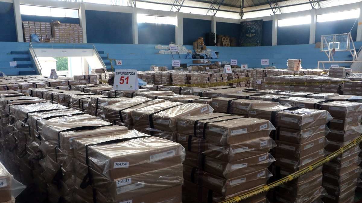 Material electoral que será distribuido para las elecciones judiciales 2024, en Santa Cruz, Bolivia.