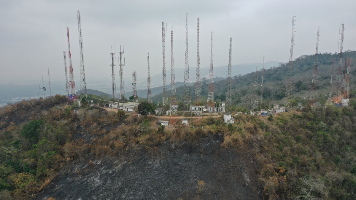 Una foto panorámica de Cerro Azul, en la que se puede apreciar parte de las 82 hectáreas que resultaron afectadas por incendio forestal.
