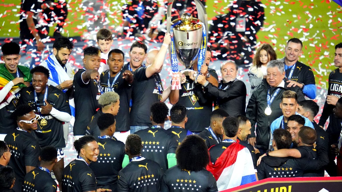 Liga de Quito, campeón de la LigaPro 2024 tras vencer en la definición final a Independiente.