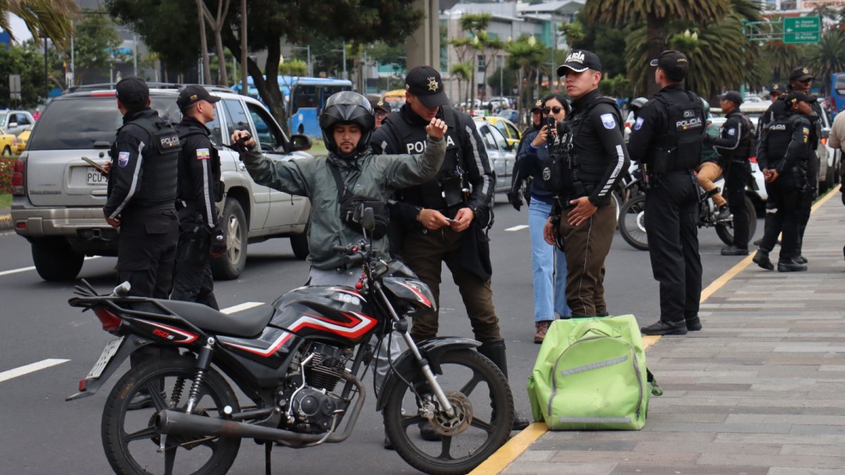 El jueves 12 de diciembre, en la avenida Naciones Unidas, la Policía del DMQ hizo un operativo de revisión de motos y anunció más controles durante este mes, por la temporada navideña.