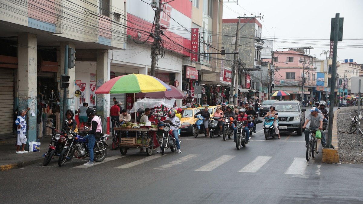 La avenida Gabriel García Moreno, vía principal de Milagro, alberga el mayor flujo comercial del cantón.