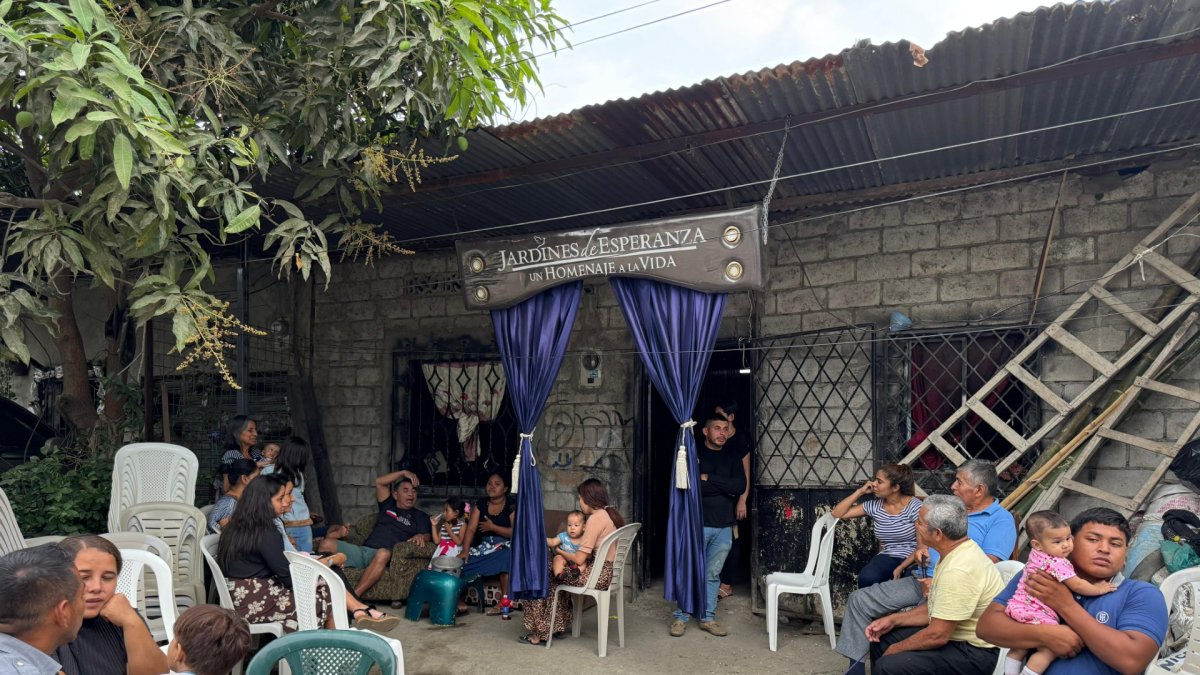 El velorio del hombre que murió durante una audiencia en Guayaquil.