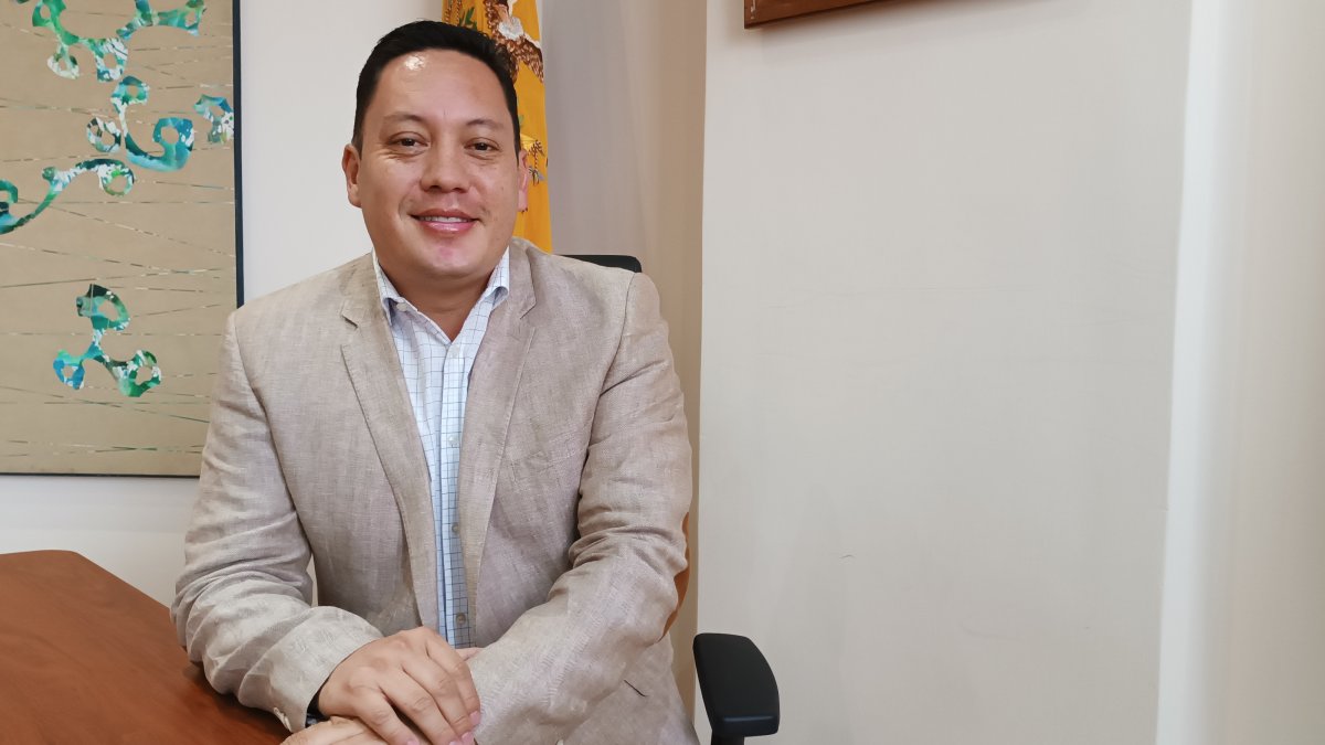 Cristian Zamora, alcalde de Cuenca, fue denunciado por supuesta violencia política.