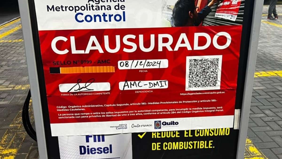 La Agencia Metropolitana de Control (AMC) clausuró una gasolinera ubicada en la Av. Simón Bolívar, a la altura de la Loma de Puengasí,