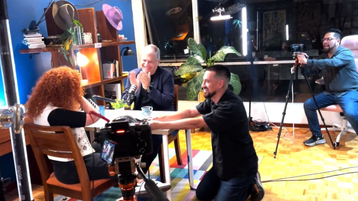 Túpac Galarza le pidió matrimonio a Alondra Santiago.