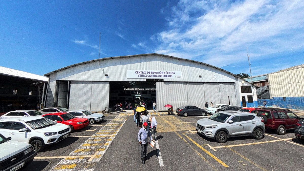 El servicio de revisión técnica vehicular operará con normalidad en Quito.